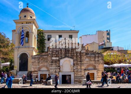 Athènes, Attique / Grèce - 2018/04/03: Eglise de Pantanassa - Dormition de Theotokos - à la place Monstiraki, fuyez le quartier du marché de la vieille ville di Banque D'Images