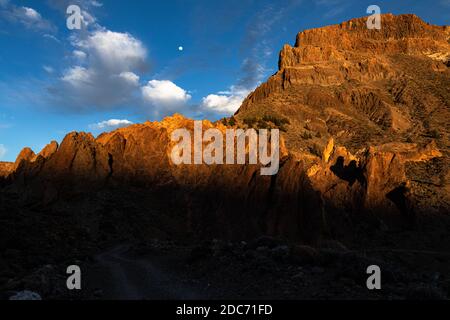 Formations rocheuses au coucher du soleil dans le parc national de Teide, Tenerife, Iles Canaries, Espagne, Europe. Banque D'Images