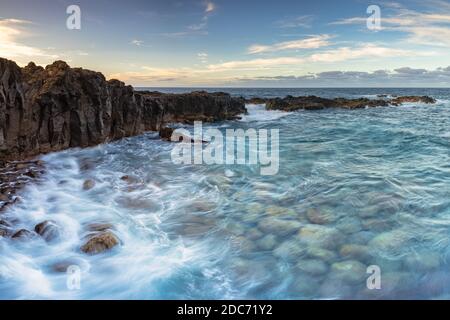 Formations rocheuses dans l'océan Atlantique dans les îles Canaries, Espagne. Banque D'Images