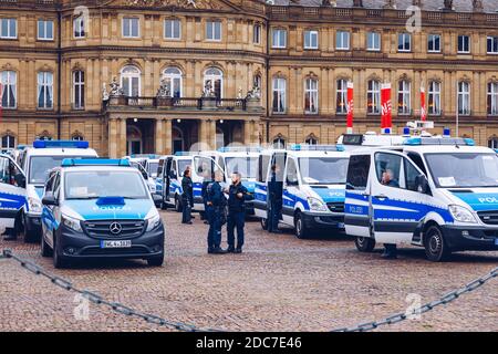 Stuttgart, Allemagne - 19 octobre 2019 : l'image montre la police de Stuttgart à la „Schlossplatz“. Banque D'Images