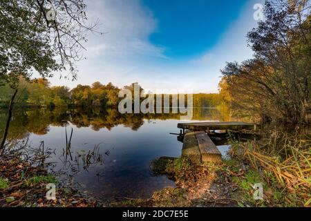 Bassin du moulin de Slaugham, Slaugham, West Sussex, Angleterre, Royaume-Uni. Banque D'Images