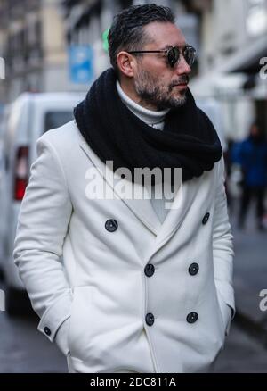 MILAN, Italie - janvier 13 2019: Hommes dans la rue à Milan. Banque D'Images