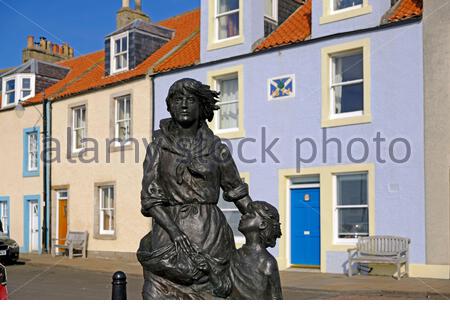 Mémorial dédié à ceux qui vivent de la mer et à ceux qui ont perdu la vie, Pittenweem, Écosse. Dévoilée en septembre 2019. Banque D'Images