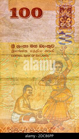 100 la roupie sri-lankaise a utilisé la fermeture de billets de banque. La roupie est la monnaie nationale du Sri Lanka. Banque D'Images