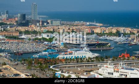 BARCELONE, ESPAGNE - 18 octobre 2019 : vue panoramique aérienne de Port Vell Barcelone, Catalogne, Espagne Banque D'Images