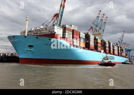 Le navire à conteneurs Mette Maersk débarque dans le port de Bremerhaven le 24 août 2020. Banque D'Images