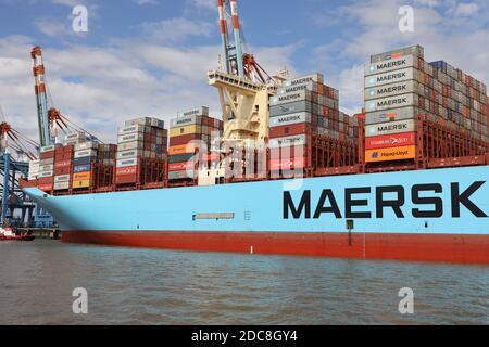 Le navire à conteneurs Mette Maersk débarque dans le port de Bremerhaven le 24 août 2020. Banque D'Images