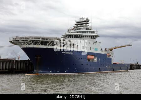 L'inspecteur REM du navire de ravitaillement offshore sera dans le port de Bremerhaven le 24 août 2020. Banque D'Images