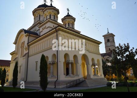 Alba Iulia, Roumanie - 20 septembre 2020 : la cathédrale de Coronation est une cathédrale orthodoxe située dans la forteresse blanche de Caroline. Banque D'Images