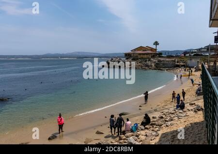 Vue sur la ville de Monterey. Monterey est une ville située sur la côte centrale accidentée de Californie. Banque D'Images