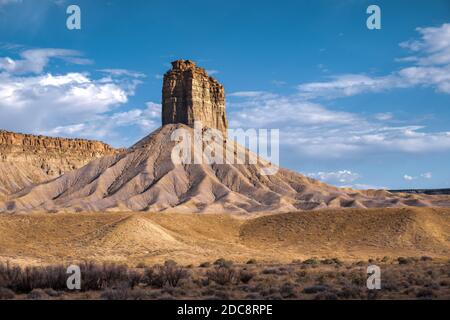 S'élevant au-dessus des plaines voisines, Ute Mountain forme un majestueux monolithe Banque D'Images