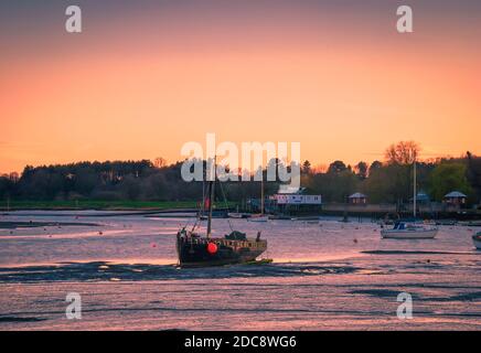 Coucher de soleil sur la rivière Deben à Woodbridge à Suffolk, Royaume-Uni Banque D'Images