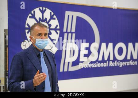 Nusco, AVELLINO, ITALIE. 19 novembre 2020. 19/11/2020 Nusco, au sein de la société Desnon dans la province d'Avellino.Desmon, une compagnie de réfrigération, est le fabricant du nouveau système de transport et de stockage du nouveau vaccin américain contre le virus Covid-19 de Pfizer, Ce qui exige qu'il soit stocké à une température de -80 Â C, un extrême spécifique que seule l'entreprise italienne a réussi à compléter avec ses deux systèmes de réfrigération. Banque D'Images