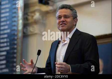 L'analyste juridique, l'avocat, le blogueur et l'auteur Jeffrey Toobin prononce un discours d'ouverture au Texas Book Festival le 27 octobre 2012. L'apparition de Toobin a coïncidé avec la publication d'un de ses nombreux livres, "The Oath" sur la Maison Blanche d'Obama et la Cour suprême. Banque D'Images