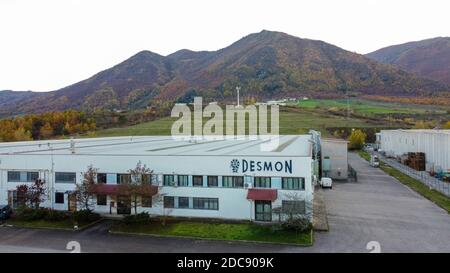 Nusco, AVELLINO, ITALIE. 19 novembre 2020. 19/11/2020 Nusco, au sein de la société Desnon dans la province d'Avellino.Desmon, une compagnie de réfrigération, est le fabricant du nouveau système de transport et de stockage du nouveau vaccin américain contre le virus Covid-19 de Pfizer, Ce qui exige qu'il soit stocké à une température de -80 Â C, un extrême spécifique que seule l'entreprise italienne a réussi à compléter avec ses deux systèmes de réfrigération. Banque D'Images