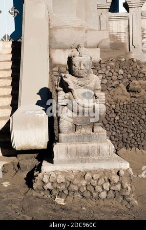 Statue au temple hindou de Pura Luhur Poten au Mont Bromo, Java-est, Indonésie, Asie Banque D'Images