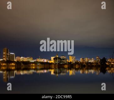 Photographie de nuit Saskatoon North Saskatchewan River Canada Banque D'Images