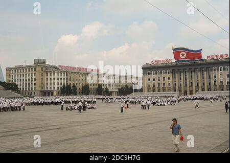 09.08.2012, Pyongyang, , Corée du Nord - Bâtiment avec le siège du Parti travailliste coréen sur la place Kim il Sung le long de la rue Sungri au centre Banque D'Images