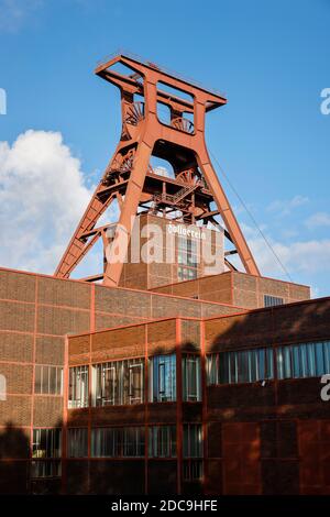 10.10.2020, Essen, Rhénanie-du-Nord-Westphalie, Allemagne - Colliery Zollverein, classé au patrimoine mondial de l'UNESCO Zollverein, Foerderturm. 00X201010D044CAROEX.JPG [MODE Banque D'Images
