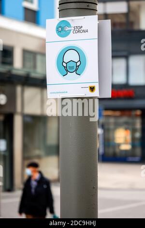 18.10.2020, Dortmund, Rhénanie-du-Nord-Westphalie, Allemagne - obligation de porter un masque dans la zone piétonne à l'époque de la pandémie de Corona, Stop Corona, un SIG Banque D'Images