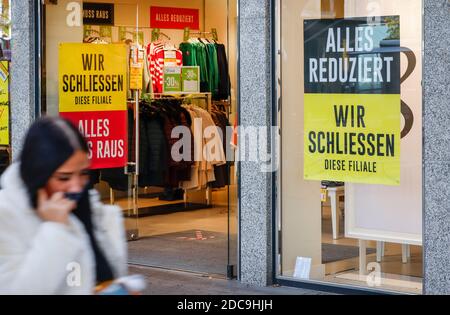 03.11.2020, Duisburg, Rhénanie-du-Nord-Westphalie, Allemagne - obligation de porter des masques et de remise de bataille dans le centre-ville de Duisburg dans les temps de la Corona cris Banque D'Images