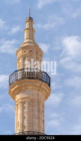 La mosquée de Neratze (à l'origine église et couvent de Santa Maria) à Rethymno (également Rethymno, Rethymnon et Rhíthymnos) est une ville sur l'île de Crète Banque D'Images