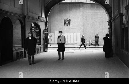 La Bourse par l'avenue Thogmarton, ville de Londres vers 1984 Banque D'Images