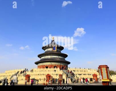 Dongcheng, Dongcheng, Chine. 20 novembre 2020. Beijing, CHINE-le 19 novembre 2020, après la pluie du début de l'hiver à Beijing, le ciel est clair et le temps de haut niveau d'apparence est inauguré. Le ciel et les nuages blancs dans le parc du Temple du ciel sont vraiment beaux. Crédit : SIPA Asia/ZUMA Wire/Alay Live News Banque D'Images