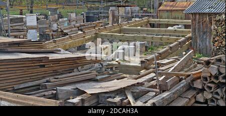 Panorama du chantier de construction d'une maison de village en bois Banque D'Images