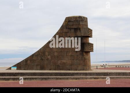 Kriegsdenkmal zur Erinnerung an die gefallenen Soldaten des D Day am Omaha Beach in der Normandie, Frankreich Banque D'Images