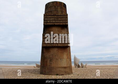 Kriegsdenkmal zur Erinnerung an die gefallenen Soldaten des D Day am Omaha Beach in der Normandie, Frankreich Banque D'Images