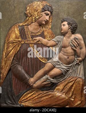 Jacopo Sansovino, (artiste), Florentine-Venetian, 1486 - 1570, Madonna et Child, c. 1550, papier mâché et stuc, peint et doré, total: 119.4 x 95.6 cm (47 x 37 5/8 po.), encadré: 195.6 x 146.7 x 11.4 cm (77 x 57 3/4 x 4 1/2 po Banque D'Images