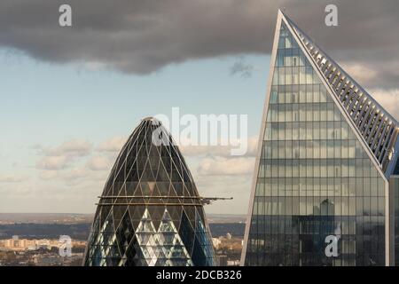 Swiss Re, 30 St Mary Ax et 52-54 Lime Street (le Scalpel) Banque D'Images