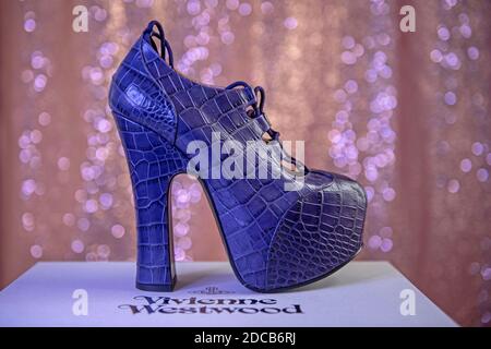 Vivienne Westwood chaussures Ghillie surélevées. Banque D'Images