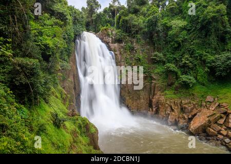 Cascade de Haew Narok, parc national de Khao Yai, Thaïlande Banque D'Images