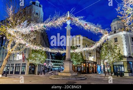 Décorations de Noël dans le Seven Dials London UK Banque D'Images