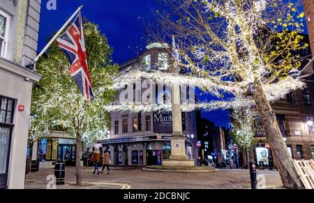 Décorations de Noël dans le Seven Dials London UK Banque D'Images