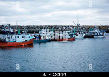 Un conflit a commencé entre les pêcheurs autochtones et non autochtones à la mi-septembre 2020, lorsque la première nation de Sipekne’katik a lancé sa propre pêche modérée au homard dans la baie St. Marys, dans l’ouest de la Nouvelle-Écosse. Une pêche modérée est une opération à petite échelle; la pêche autonome de Sipekne’katik permet aux membres de la bande titulaires de permis de pêche de mettre en place 50 pièges chacun. Banque D'Images