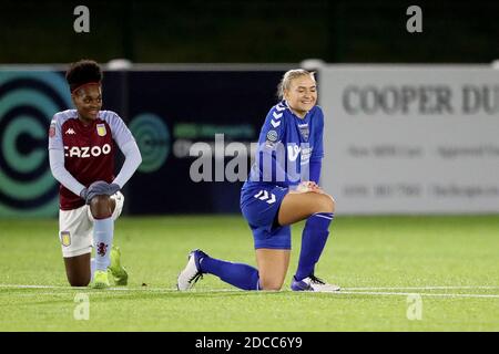 DURHAM, ANGLETERRE. 18 NOVEMBRE Bridget Galloway de Durham Women et Diana Silva d'Aston Villa Prenez le genou lors du match de coupe de ligue continentale des femmes FA entre Durham Women et Aston Villa au château de Maiden, Durham City, le mercredi 18 novembre 2020. (Credit: Mark Fletcher | MI News) Credit: MI News & Sport /Alay Live News Banque D'Images