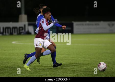 DURHAM, ANGLETERRE. LE 18 NOVEMBRE Diana Silva d'Aston Villa en action avec le Mollie Lambert des femmes de Durham lors du match de coupe de ligue continentale des femmes de FA entre Durham Women et Aston Villa au château de Maiden, ville de Durham, le mercredi 18 novembre 2020. (Credit: Mark Fletcher | MI News) Credit: MI News & Sport /Alay Live News Banque D'Images