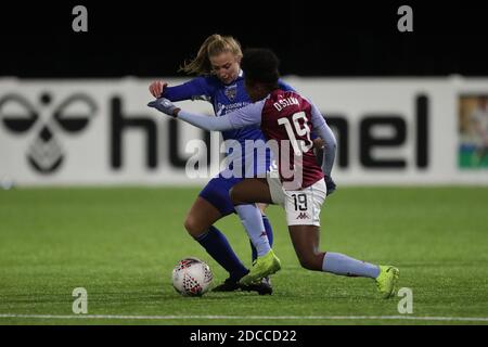 DURHAM, ANGLETERRE. 18 NOVEMBRE Emily Roberts de Durham Women Barrow Diana Silva d'Aston Villa lors du match de coupe de ligue continentale des femmes FA entre Durham Women et Aston Villa au château de Maiden, Durham City, le mercredi 18 novembre 2020. (Credit: Mark Fletcher | MI News) Credit: MI News & Sport /Alay Live News Banque D'Images