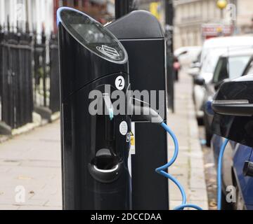 Londres, Royaume-Uni. 20 décembre 2020. Borne de recharge pour véhicules électriques dans le centre de Londres. Crédit : Vuk Valcic / Alamy Banque D'Images