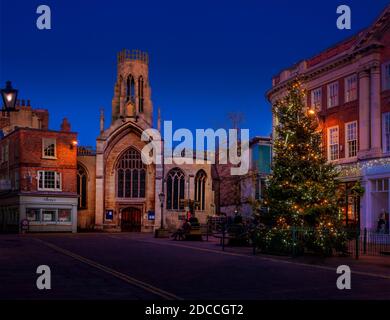 Illuminations de Noël sur la place St Helen, york, Royaume-Uni. Banque D'Images