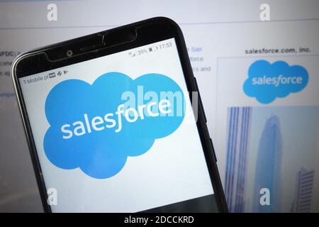 KONSKIE, POLOGNE - 18 août 2019 : logo de la société Salesforce affiché sur le téléphone mobile Banque D'Images