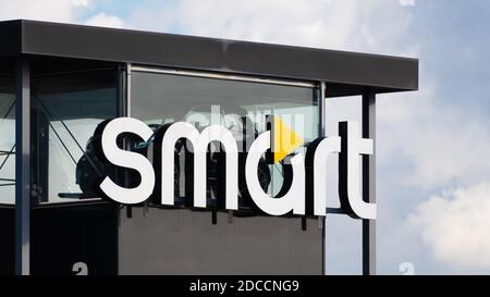 Vélizy-Villacoublay, France - 20 novembre 2020 : logo de la marque Smart, constructeur automobile de mini-voitures 2 places Banque D'Images