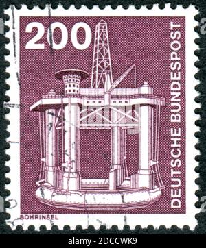 ALLEMAGNE - VERS 1975 : timbre imprimé en Allemagne, sur la plate-forme de forage offshore, vers 1975 Banque D'Images