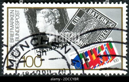 ALLEMAGNE - VERS 1990: Timbre imprimé en Allemagne, dédié au 150e anniversaire des timbres du premier étage, vers 1990 Banque D'Images