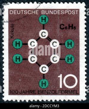 ALLEMAGNE - VERS 1964 : un timbre imprimé en Allemagne, montre le Benzene Ring, la formule de Kekule, vers 1964 Banque D'Images