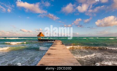 Ocean Jetty, Riviera Maya, Mexique. Banque D'Images