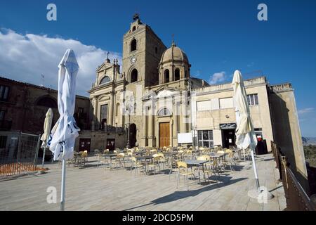 La cathédrale de la place Conte Ruggero dans la vieille ville de Troina De l'architecture et de l'histoire de la Sicile Banque D'Images